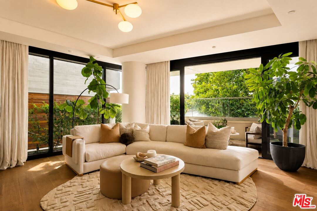 8420 W Sunset Blvd Unit: 107