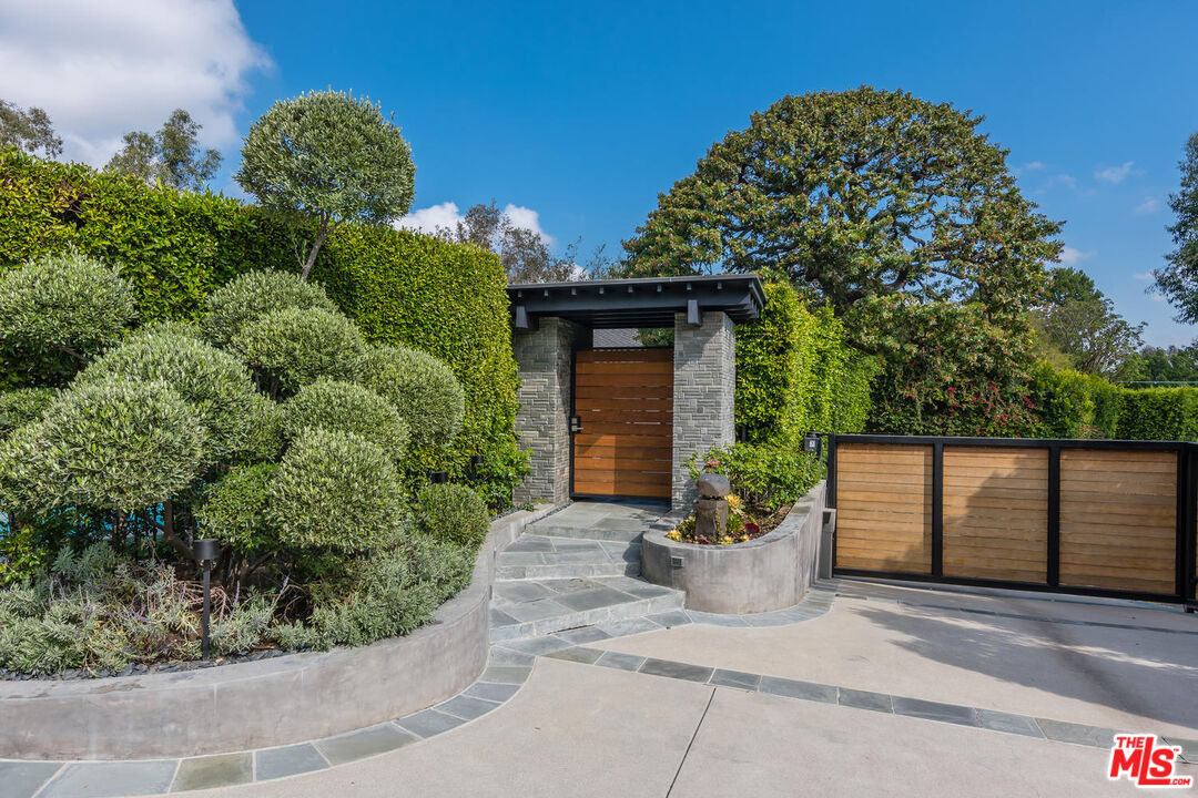 3035 Lake Glen Dr