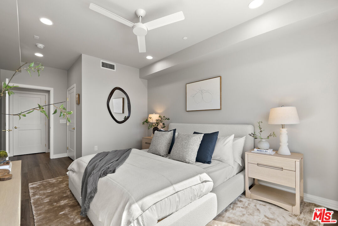 7428 Santa Monica Blvd Unit: 204