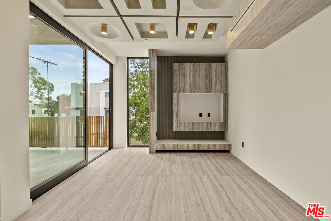 1021 N Ogden Dr Unit: PH 6