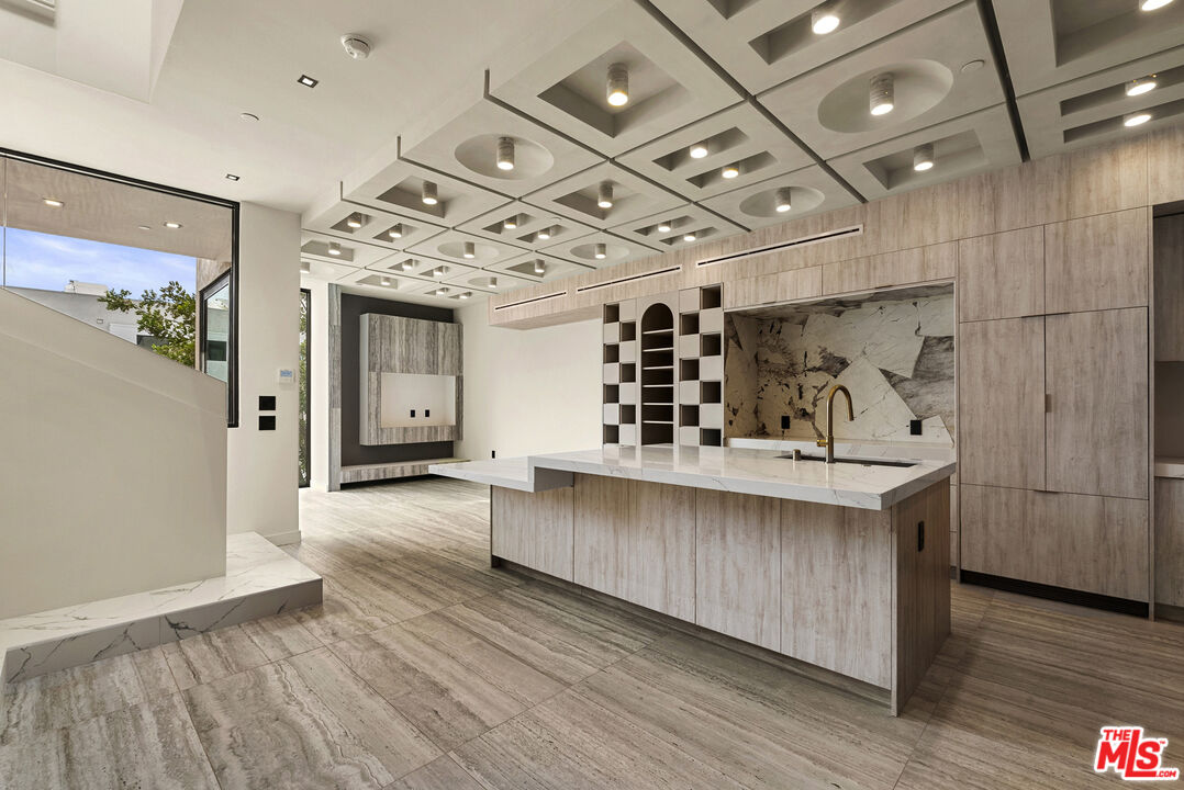 1021 N Ogden Dr Unit: PH 6