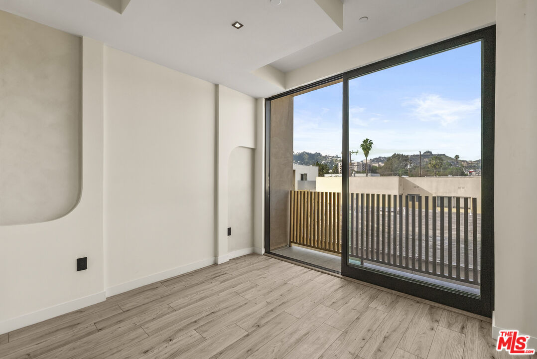 1021 N Ogden Dr Unit: PH 6