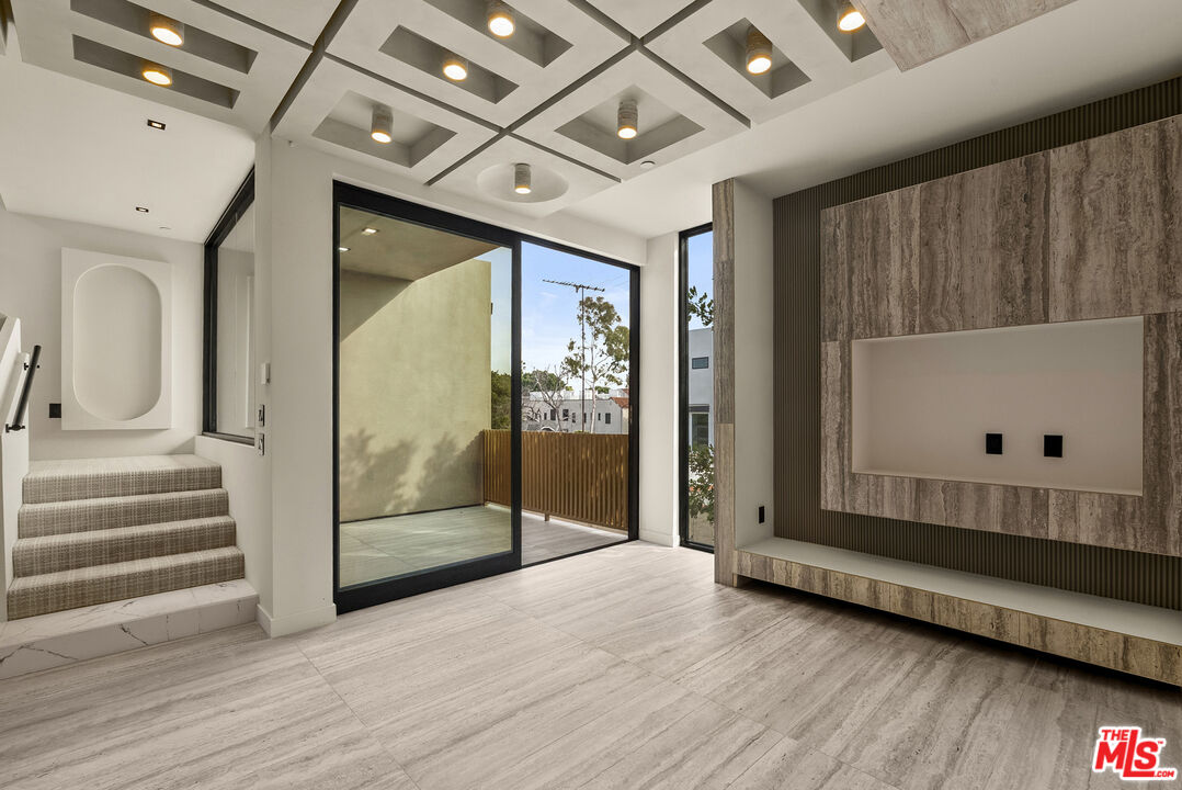 1021 N Ogden Dr Unit: PH 6
