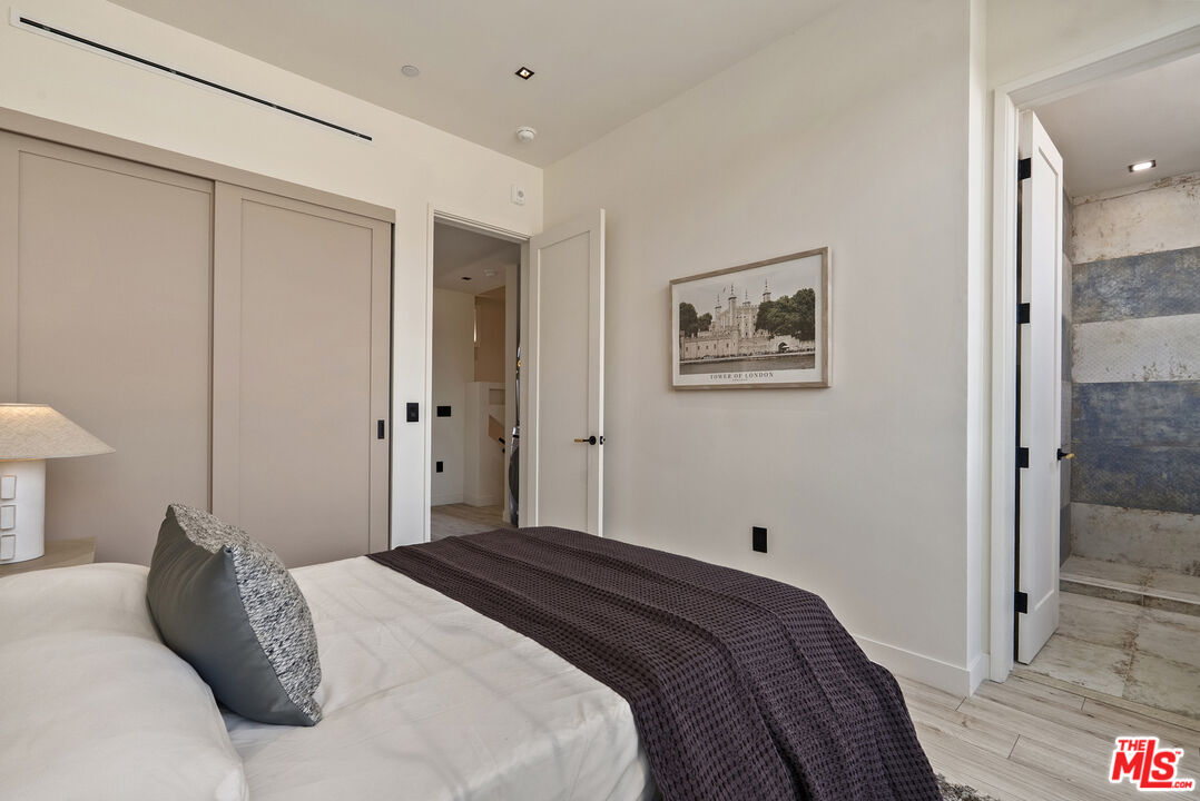 1021 N Ogden Dr Unit: PH 7