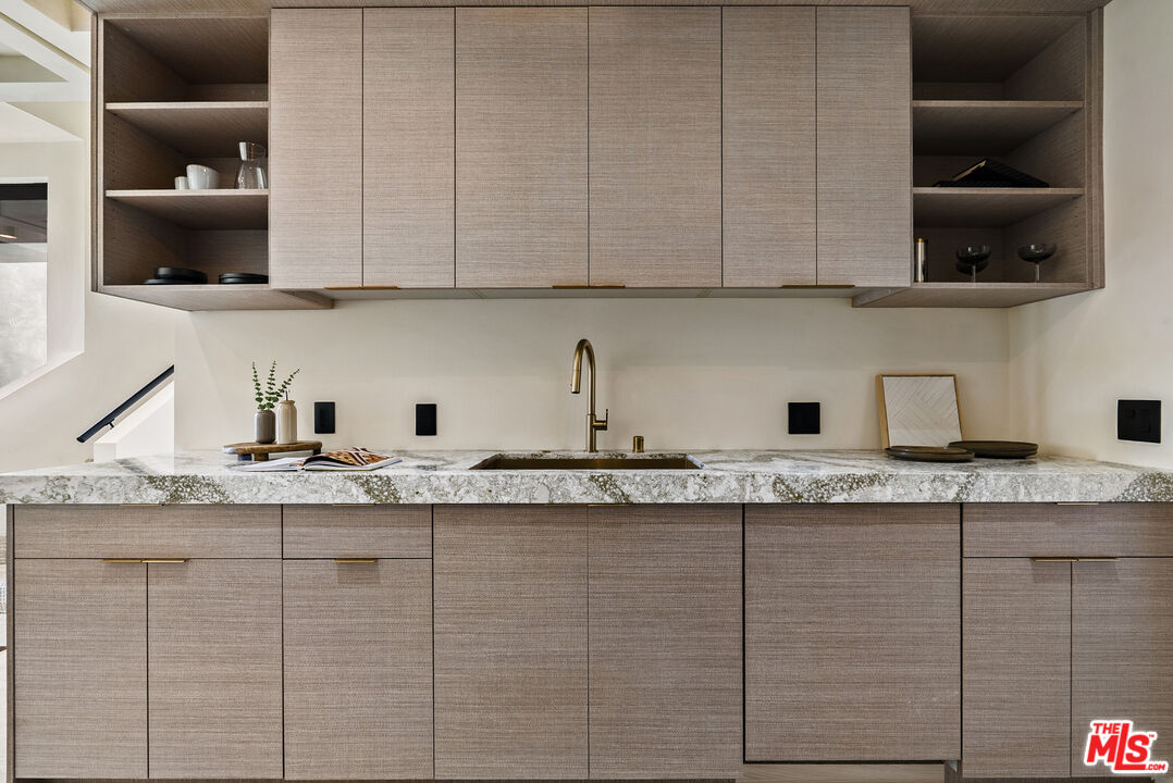 1021 N Ogden Dr Unit: PH 7