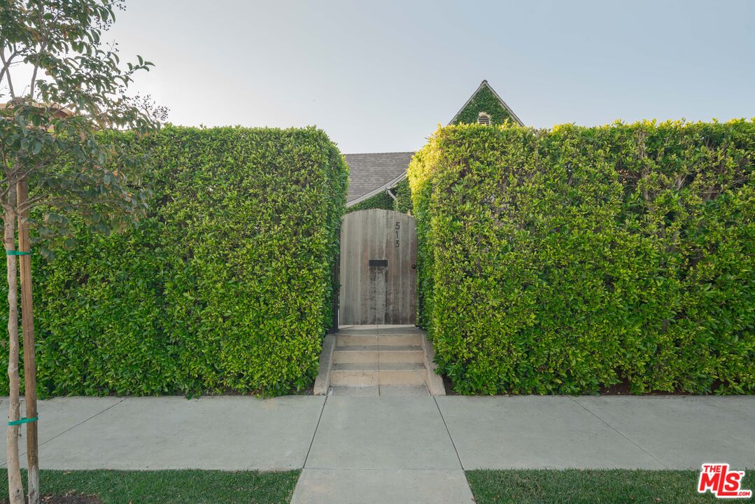 513 N Mansfield Ave