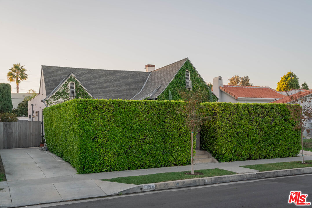 513 N Mansfield Ave