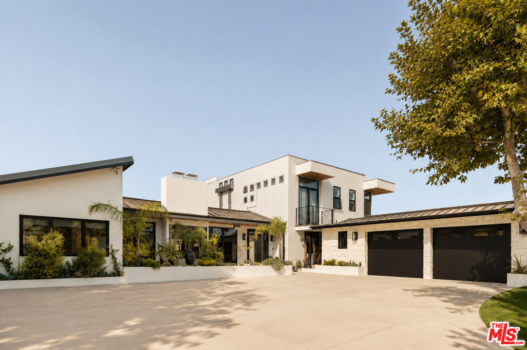 7405 Pyramid Pl