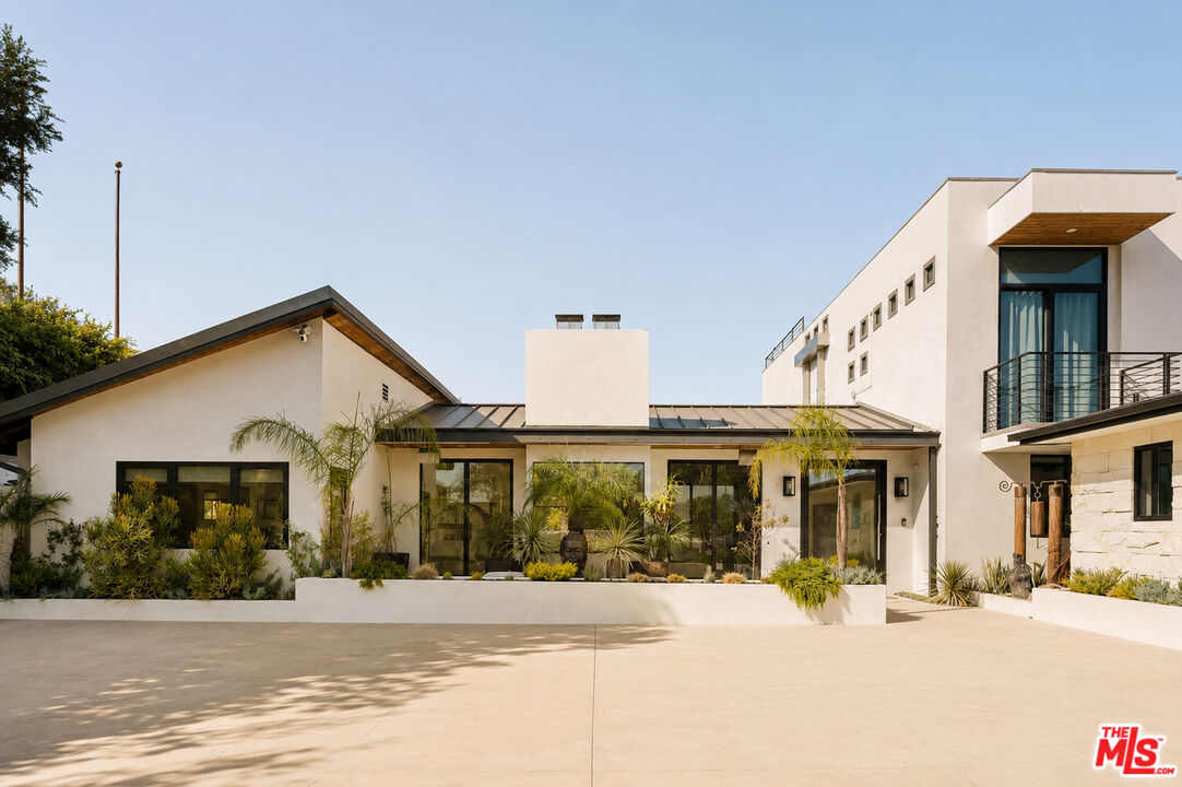 7405 Pyramid Pl