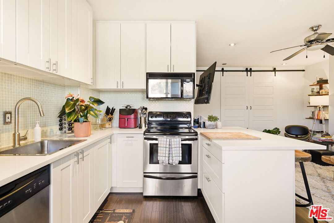 999 N Doheny Dr Unit: 104