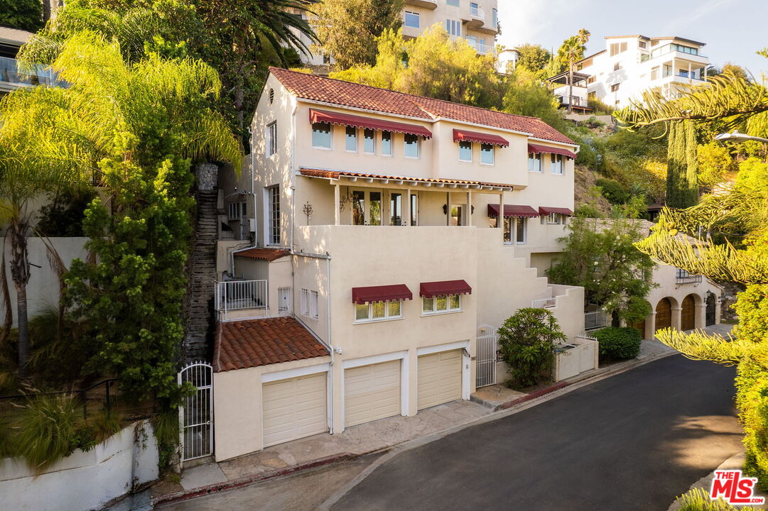 7887 Hillside Ave
