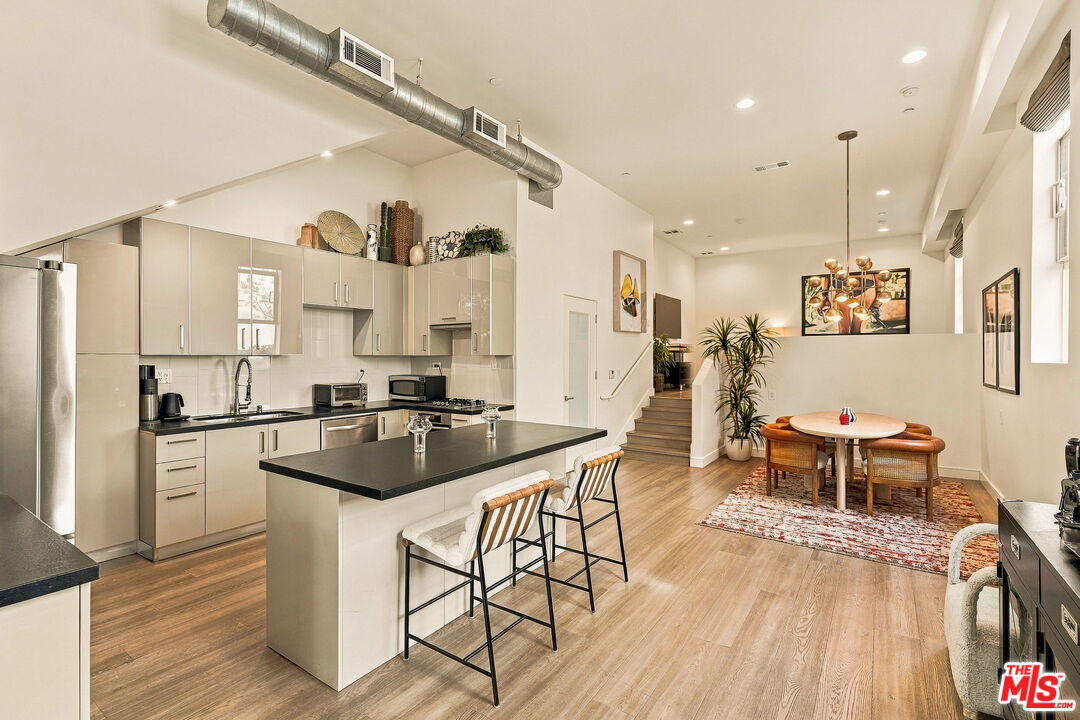 8703 W West Knoll Dr Unit: 104