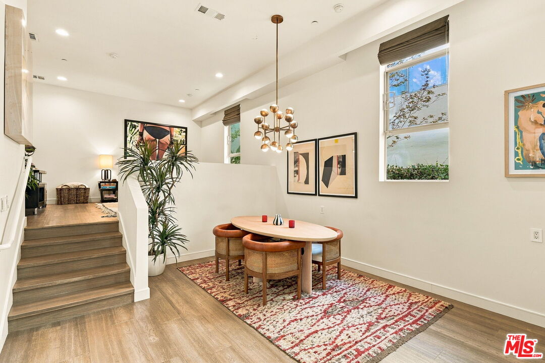 8703 W West Knoll Dr Unit: 104