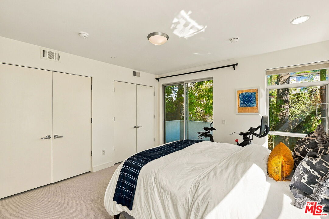 8703 W West Knoll Dr Unit: 104
