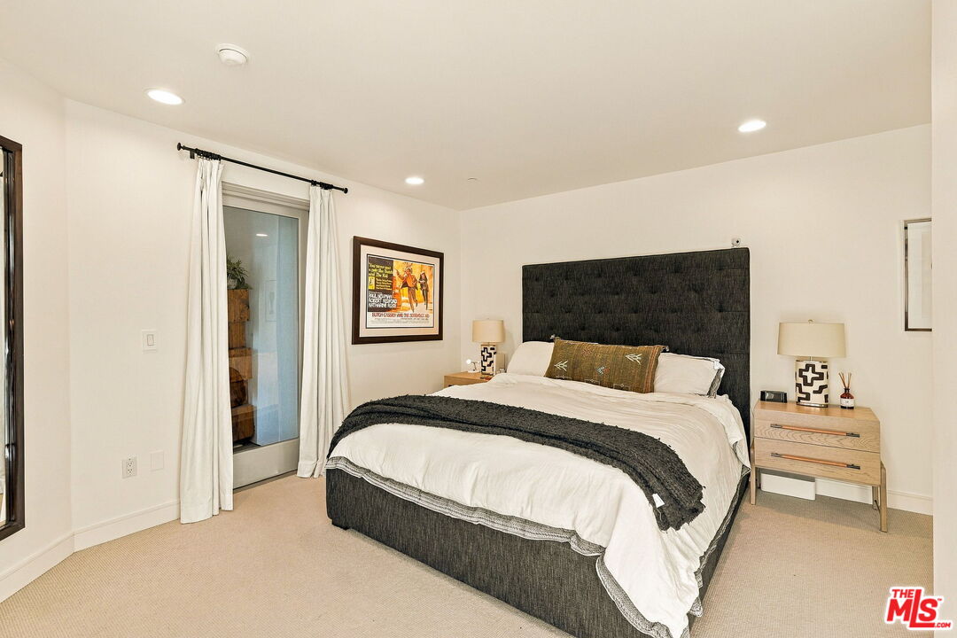 8703 W West Knoll Dr Unit: 104