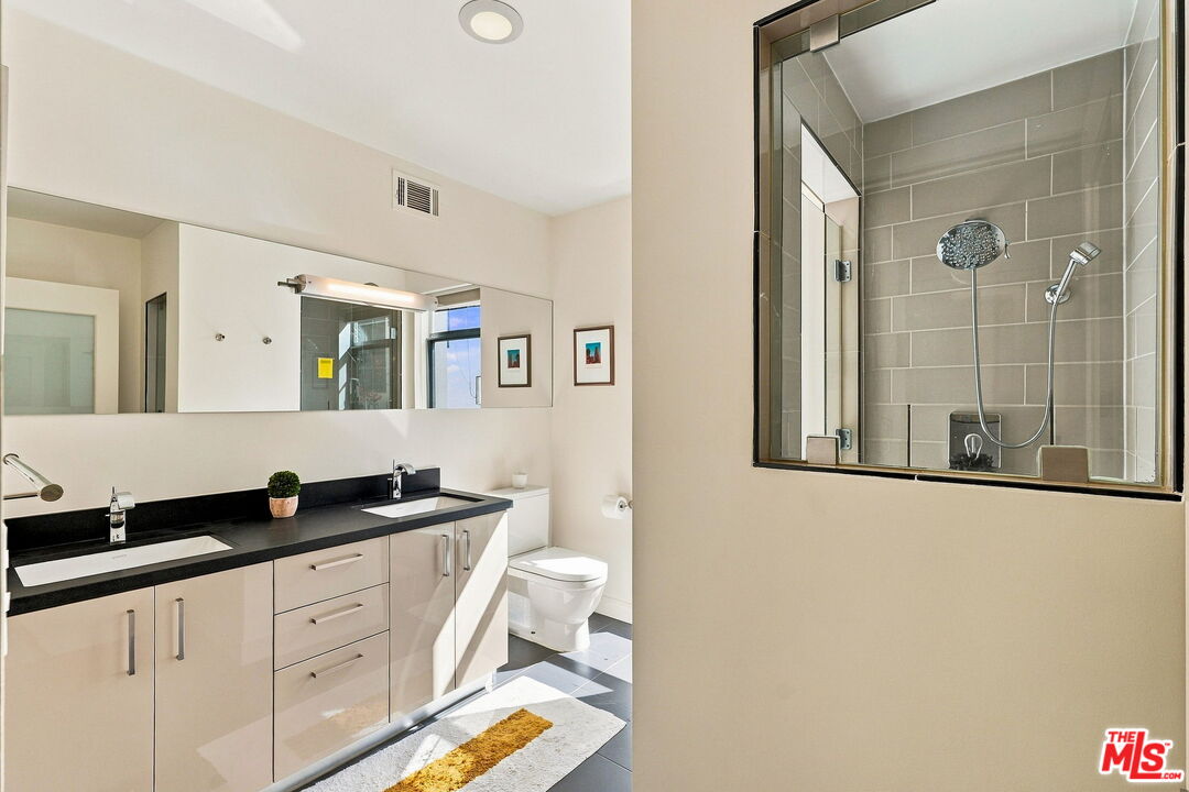 8703 W West Knoll Dr Unit: 104