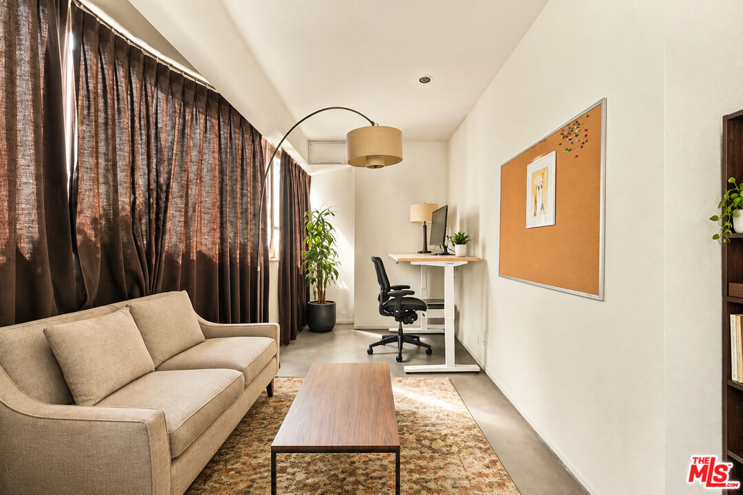 8703 W West Knoll Dr Unit: 104