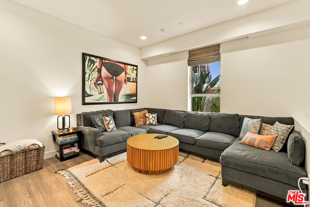 8703 W West Knoll Dr Unit: 104