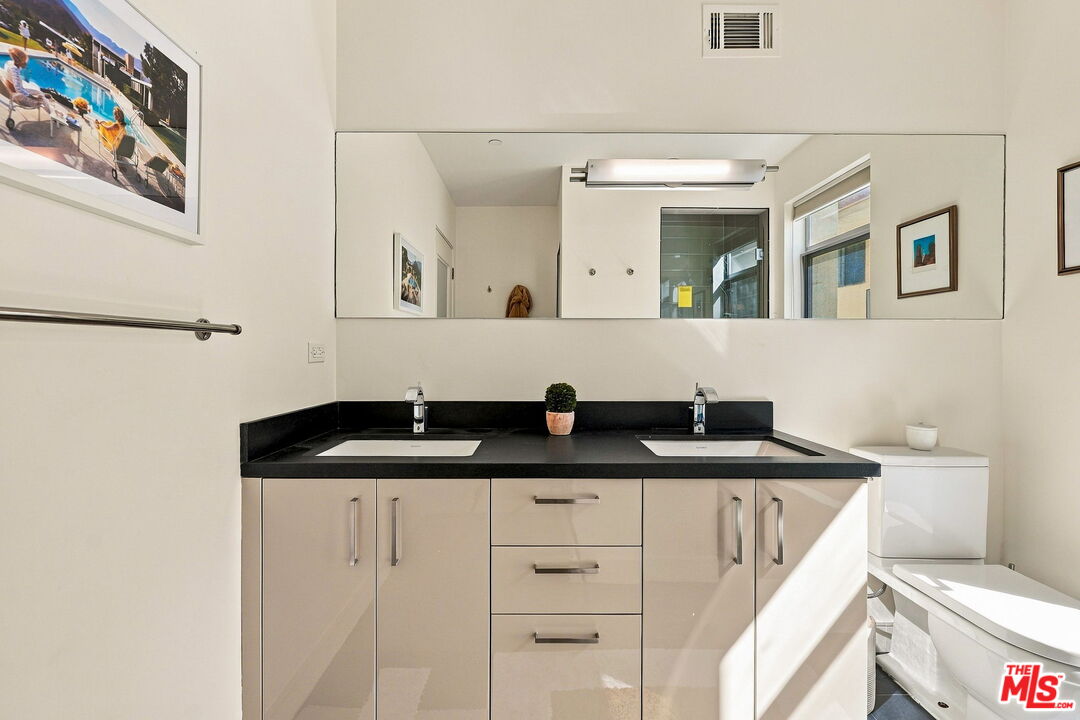 8703 W West Knoll Dr Unit: 104