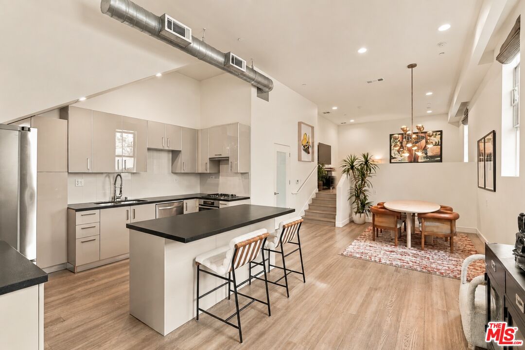 8703 W West Knoll Dr Unit: 104