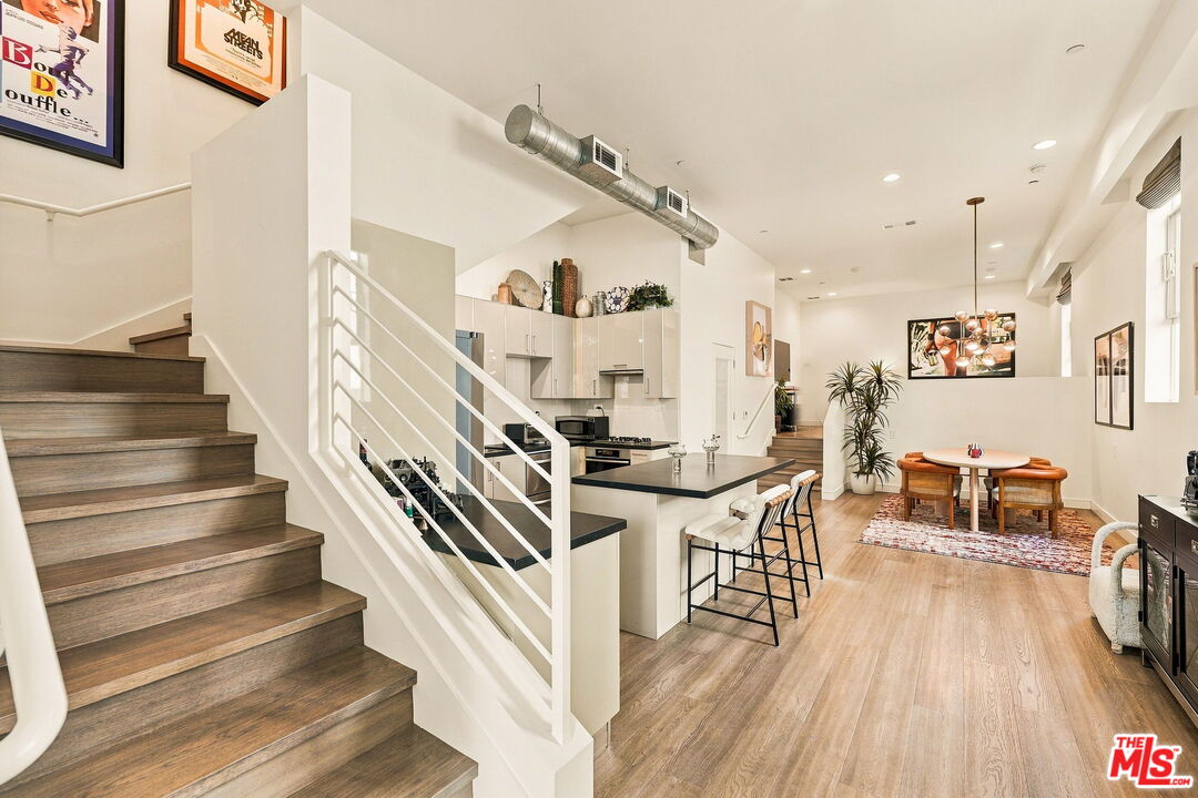 8703 W West Knoll Dr Unit: 104