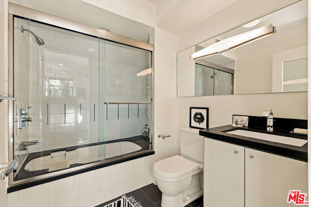 8703 W West Knoll Dr Unit: 104