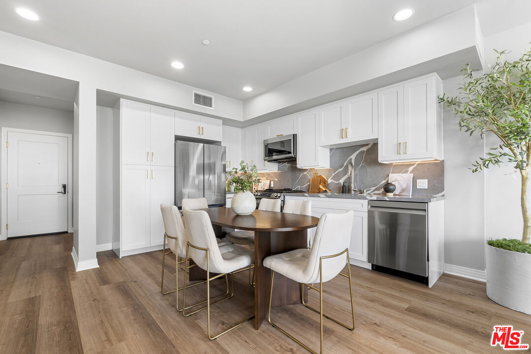 7428 Santa Monica Blvd Unit: 406