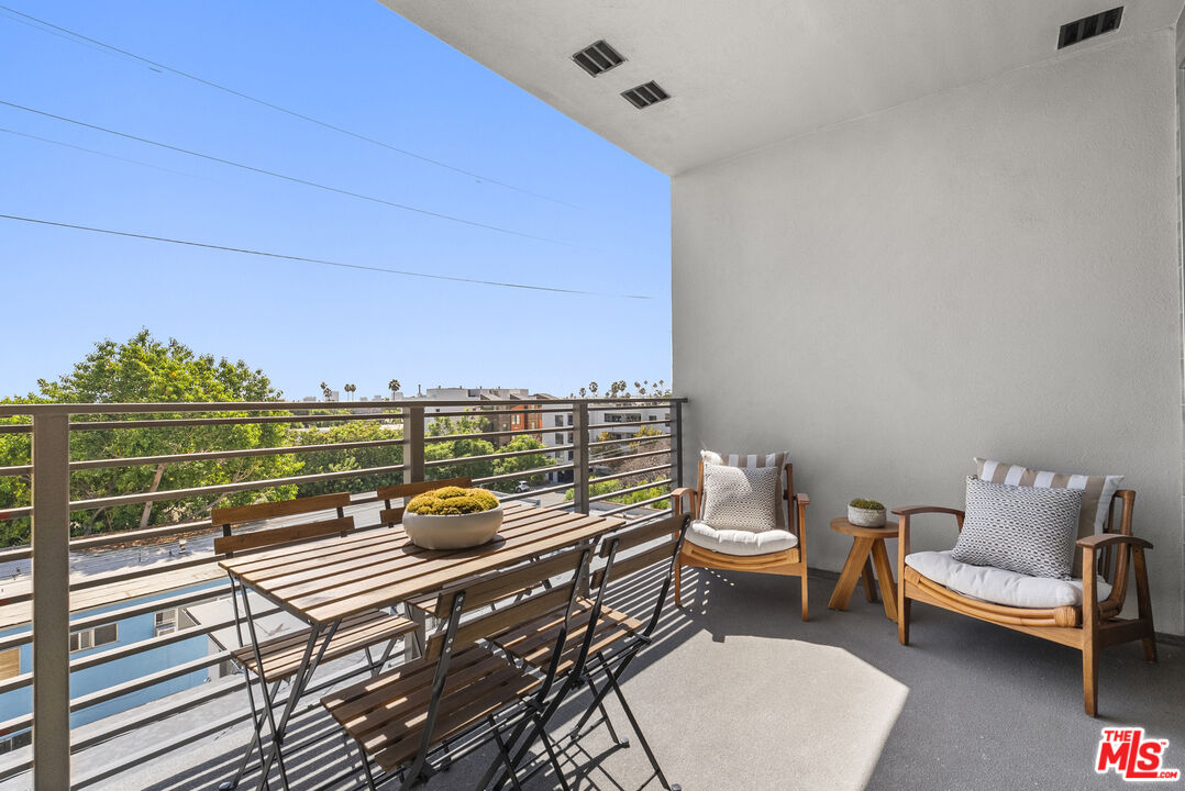 7428 Santa Monica Blvd Unit: 406