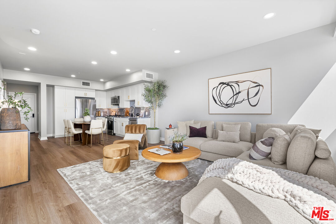 7428 Santa Monica Blvd Unit: 406