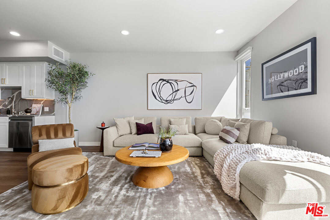 7428 Santa Monica Blvd Unit: 406