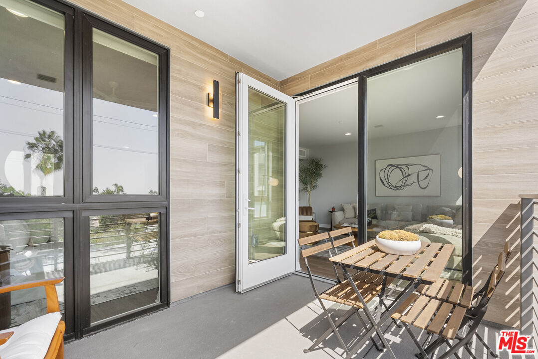 7428 Santa Monica Blvd Unit: 406