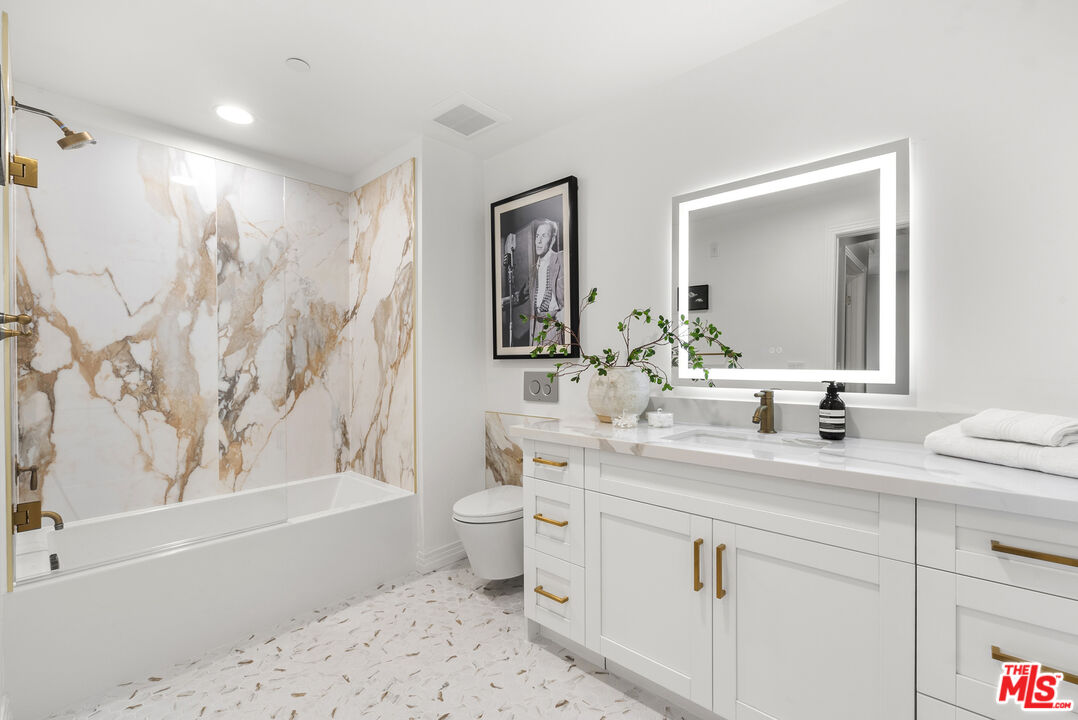 7428 Santa Monica Blvd Unit: 406