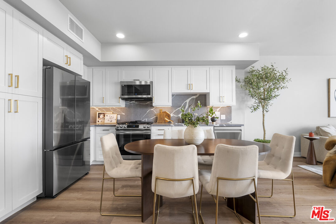 7428 Santa Monica Blvd Unit: 406