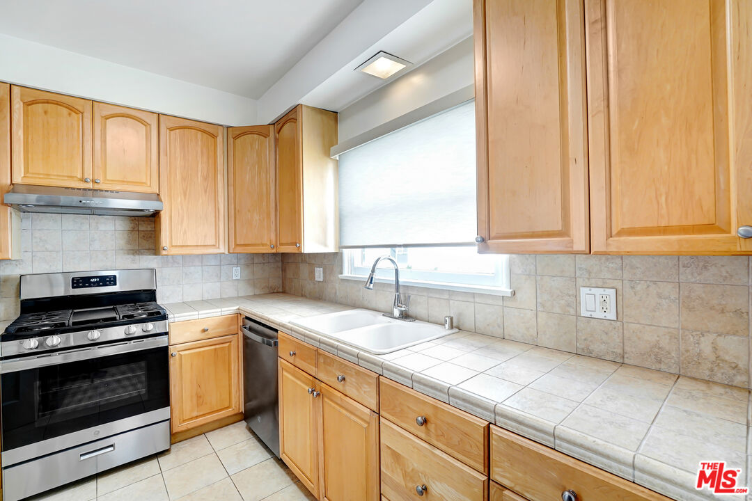 1235 N Crescent Heights Blvd Unit: 3