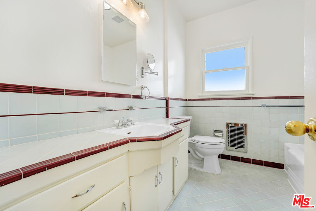 1235 N Crescent Heights Blvd Unit: 3