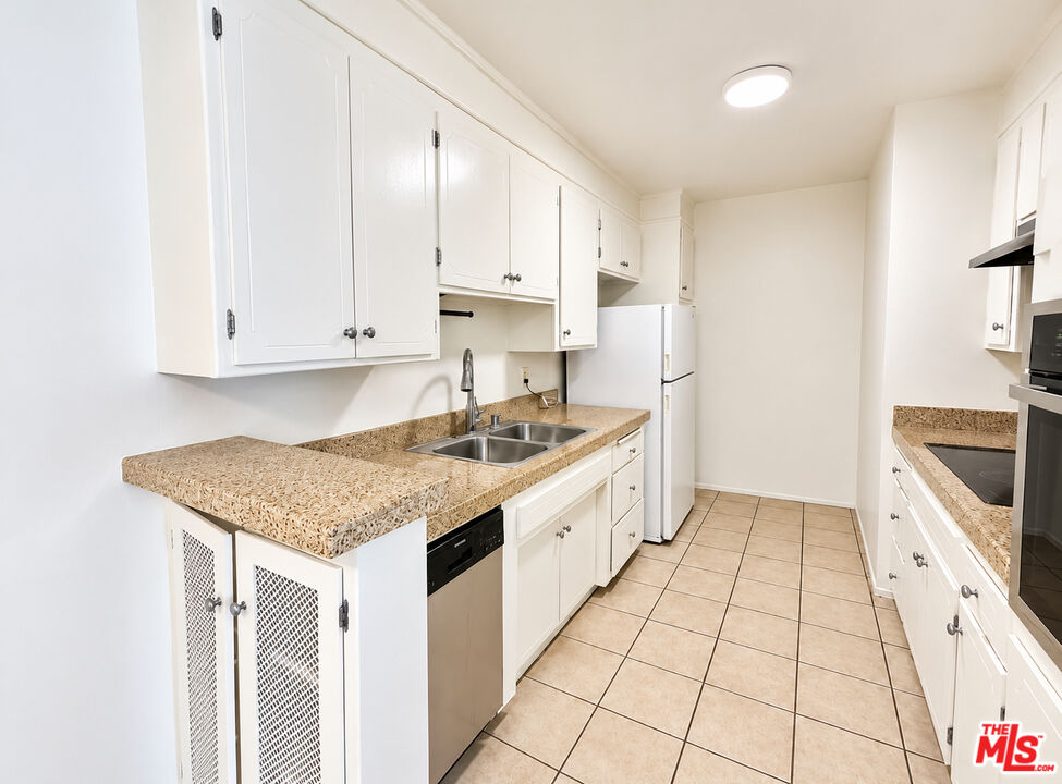 919 N N Alfred St Unit: 3
