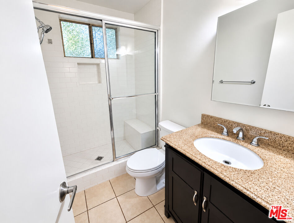 919 N N Alfred St Unit: 3