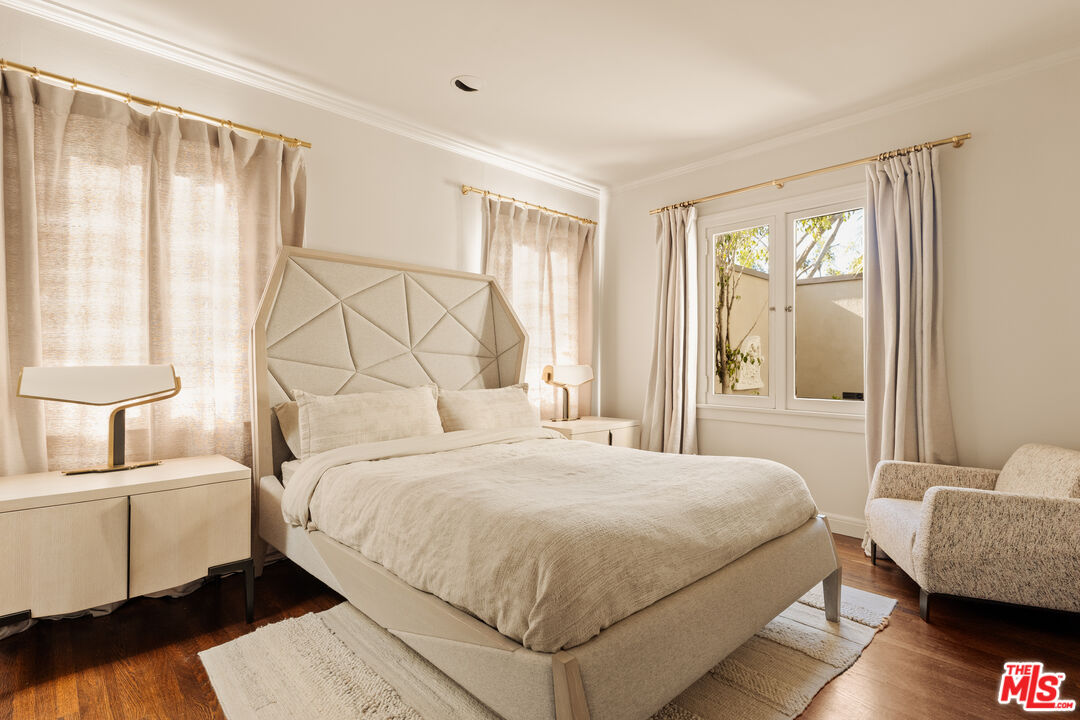 1516 N Genesee Ave