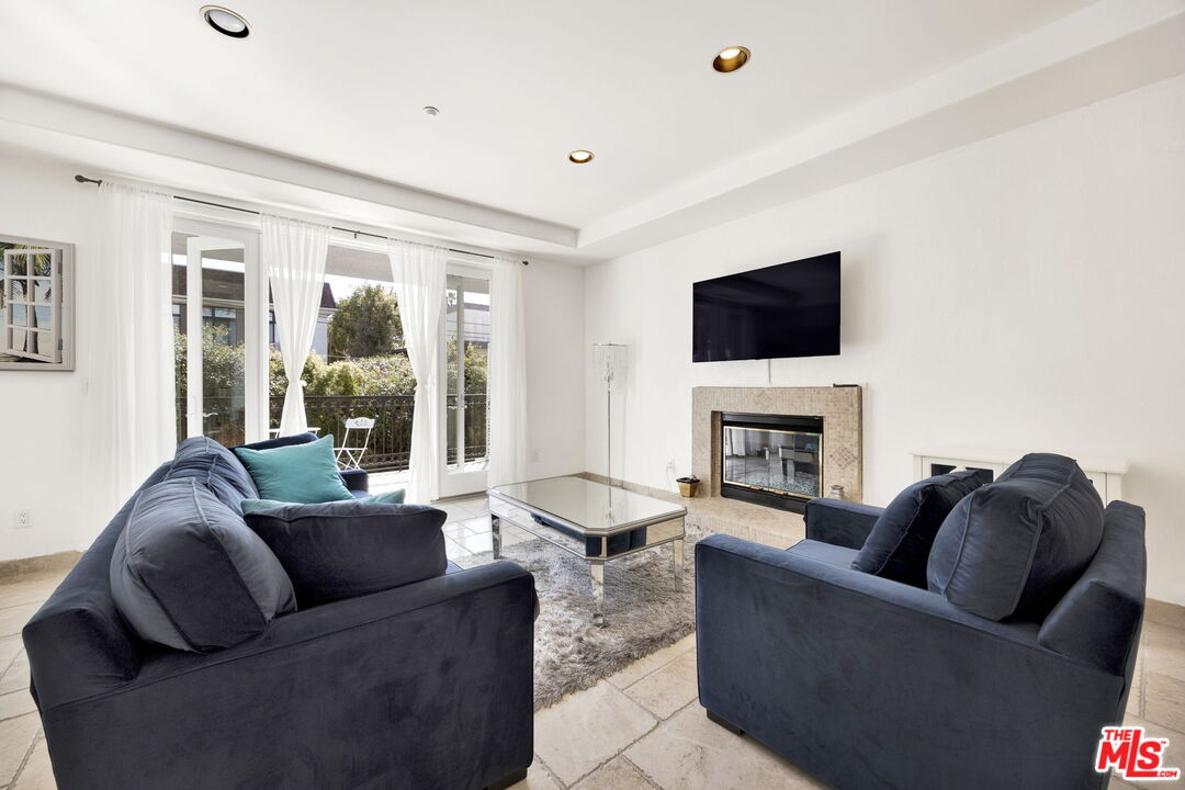 11952 Montana Ave Unit: 303