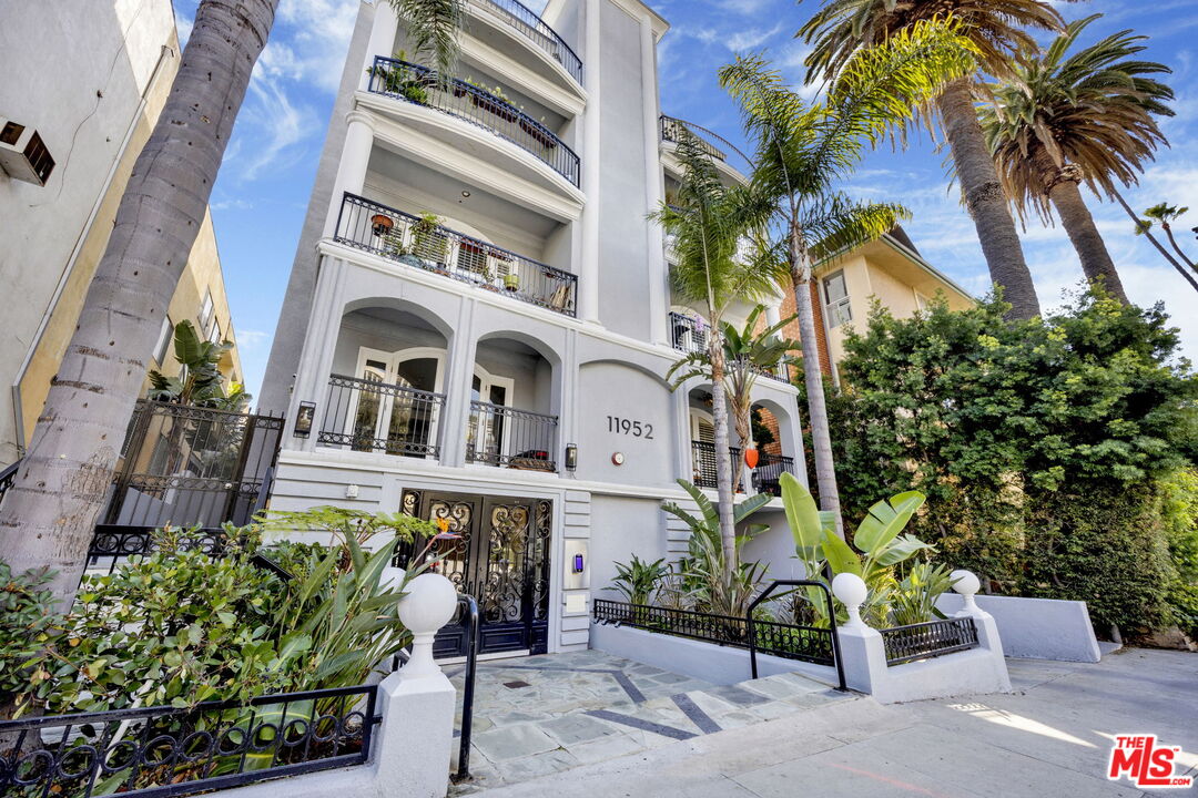 11952 Montana Ave Unit: 303