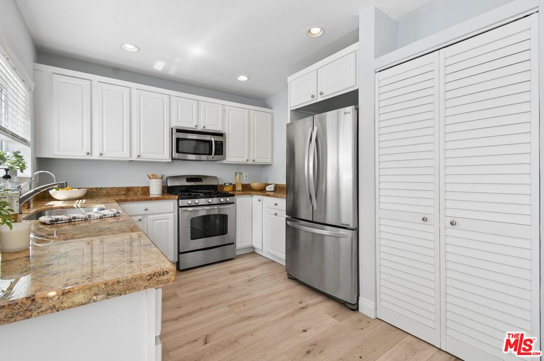 4301 Fulton Ave Unit: 106