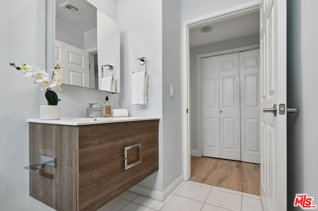 4301 Fulton Ave Unit: 106