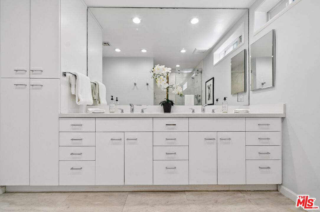 4301 Fulton Ave Unit: 106
