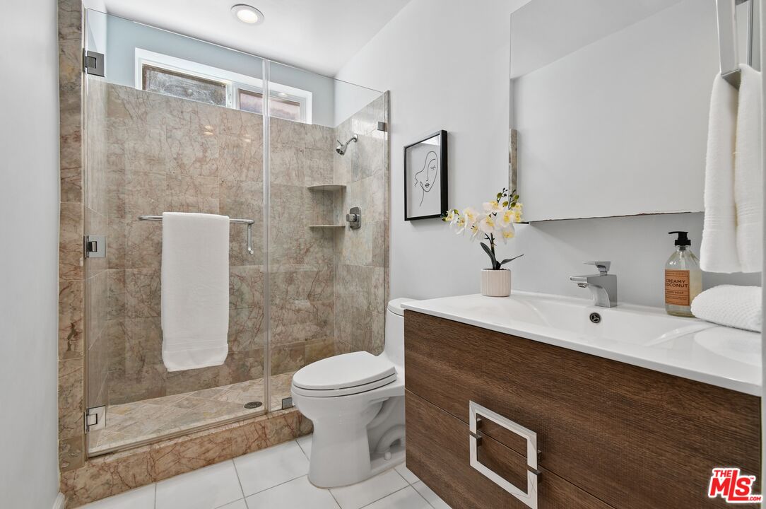 4301 Fulton Ave Unit: 106