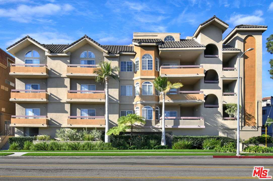4301 Fulton Ave Unit: 106