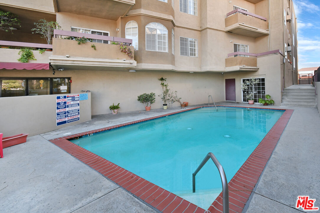 4301 Fulton Ave Unit: 106