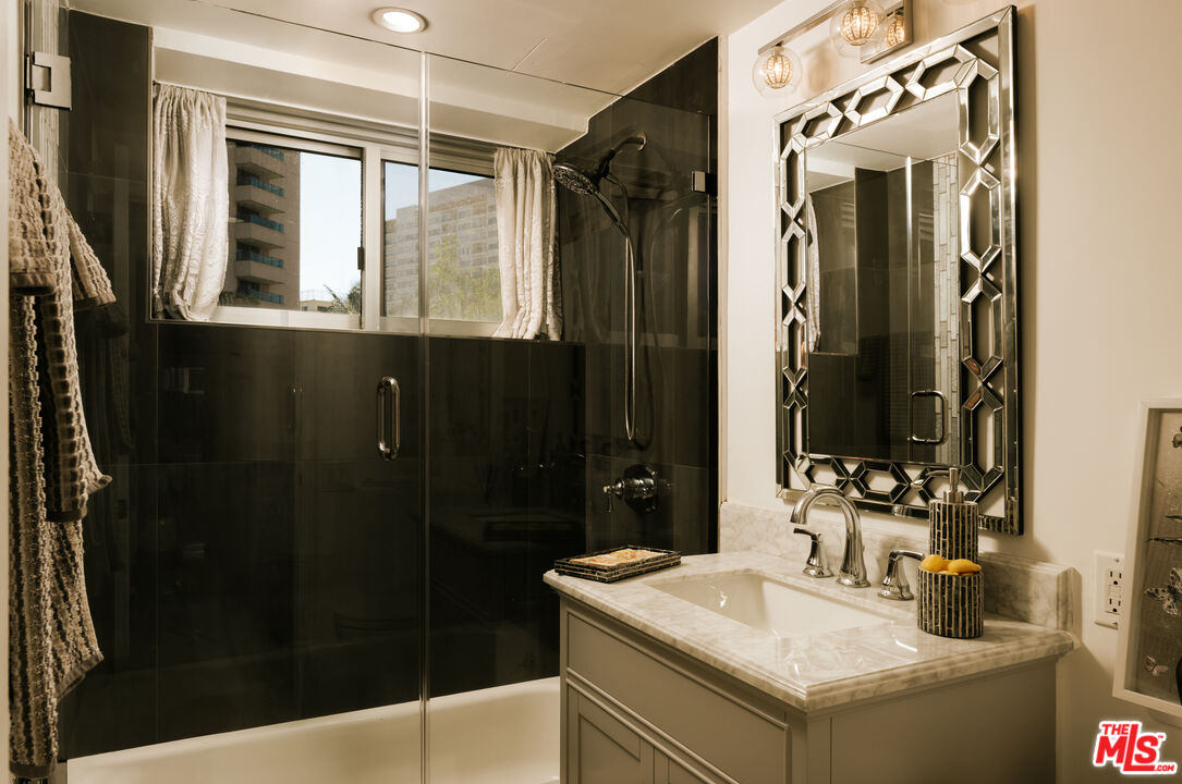 10450 Wilshire Blvd Unit: 4J