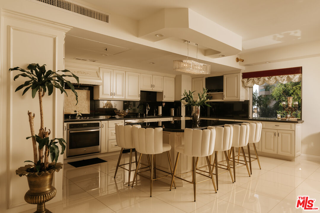 10450 Wilshire Blvd Unit: 4J