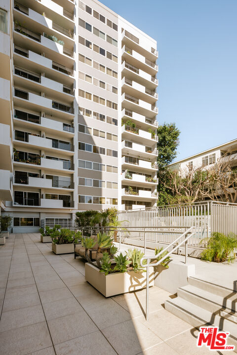 10450 Wilshire Blvd Unit: 4J