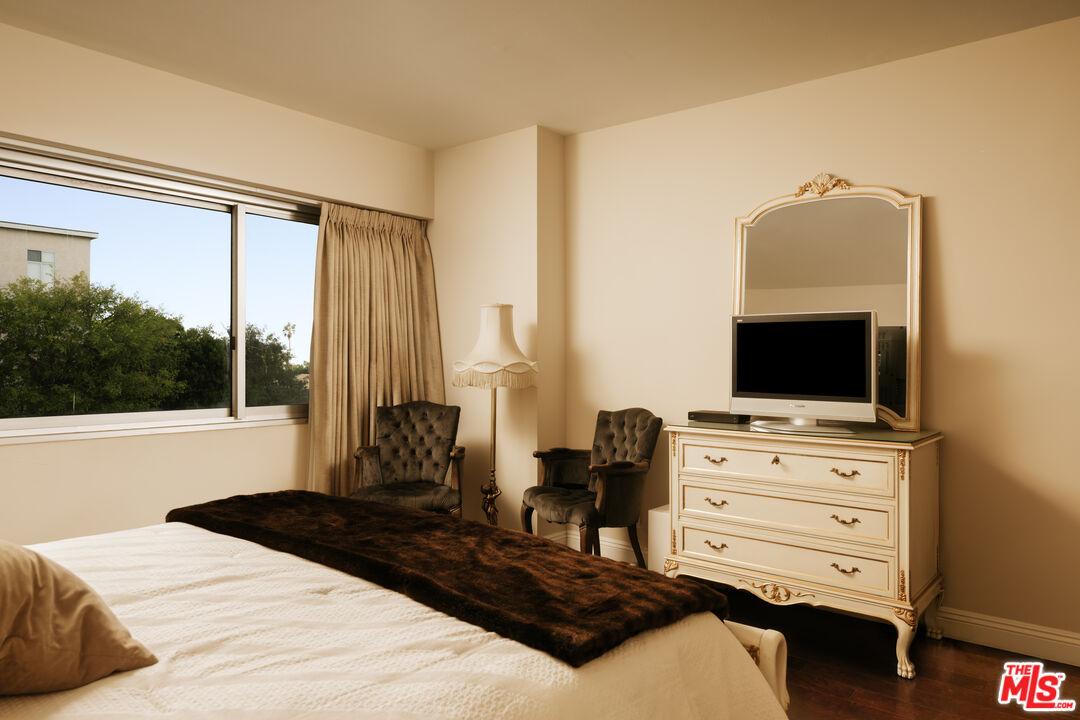 10450 Wilshire Blvd Unit: 4J